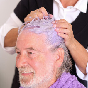 man using purple shampoo
